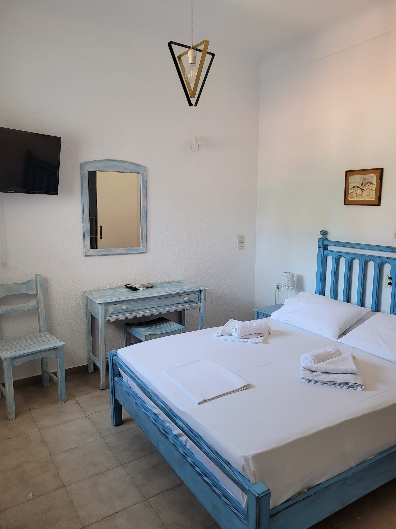 Arched hallway to kitchen